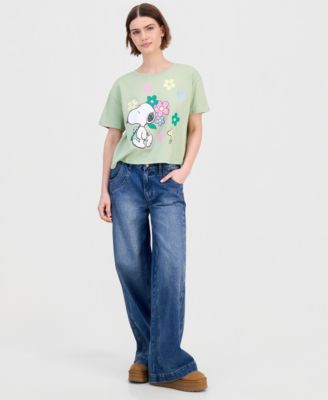 Juniors' Snoopy Floral Graphic T-Shirt