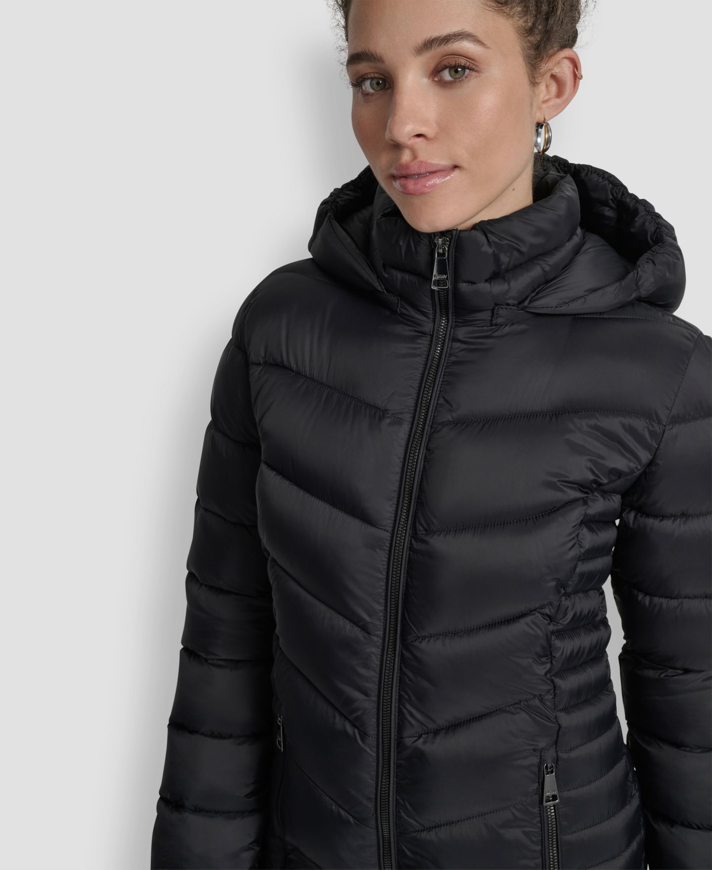 Женская куртка DKNY Chevron-Quilted Full-Zip Puffer, цвет: Чёрный — фото 6