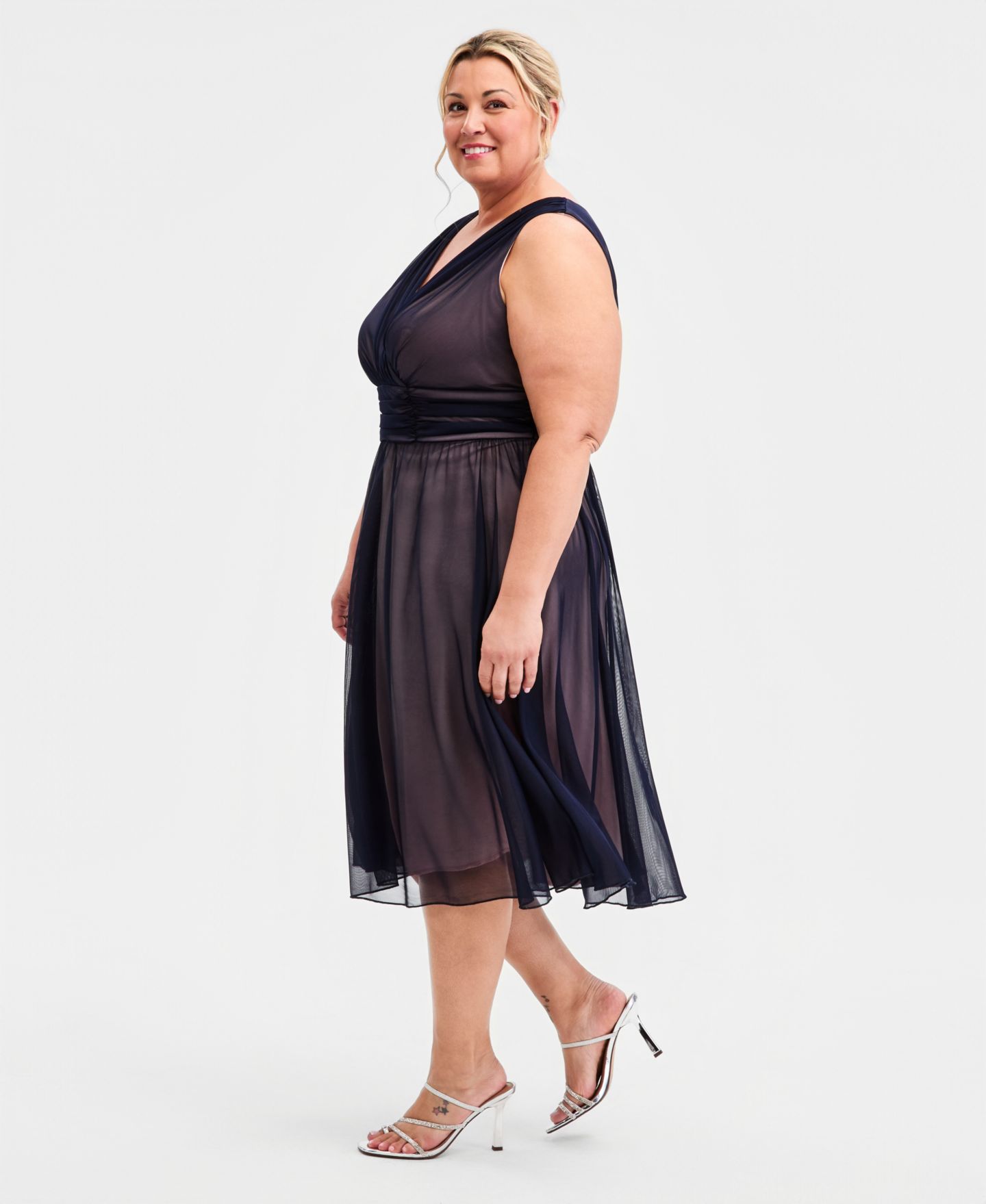 Женское платье Connected Plus Size Sleeveless Chiffon Midi, цвет: Тёмно-синий розовато-лиловый — фото 3