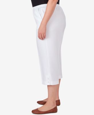 Plus Size Classic Button Hem Gathered Waistband Capri Pants