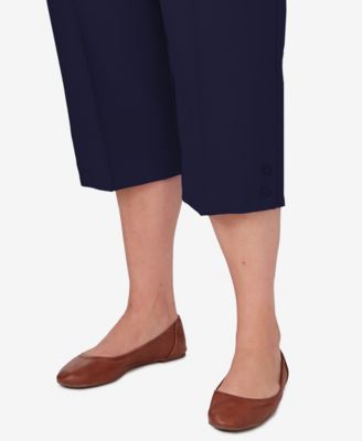 Plus Size Classic Button Hem Gathered Waistband Capri Pants