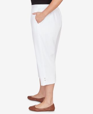 Plus Size Classic Solid Twill Button Hem Capri Pants