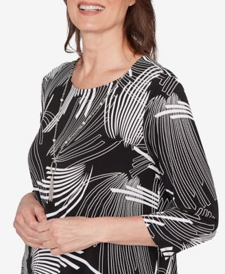 Women's Classic Geometric SharkBite Hem Top with Necklace