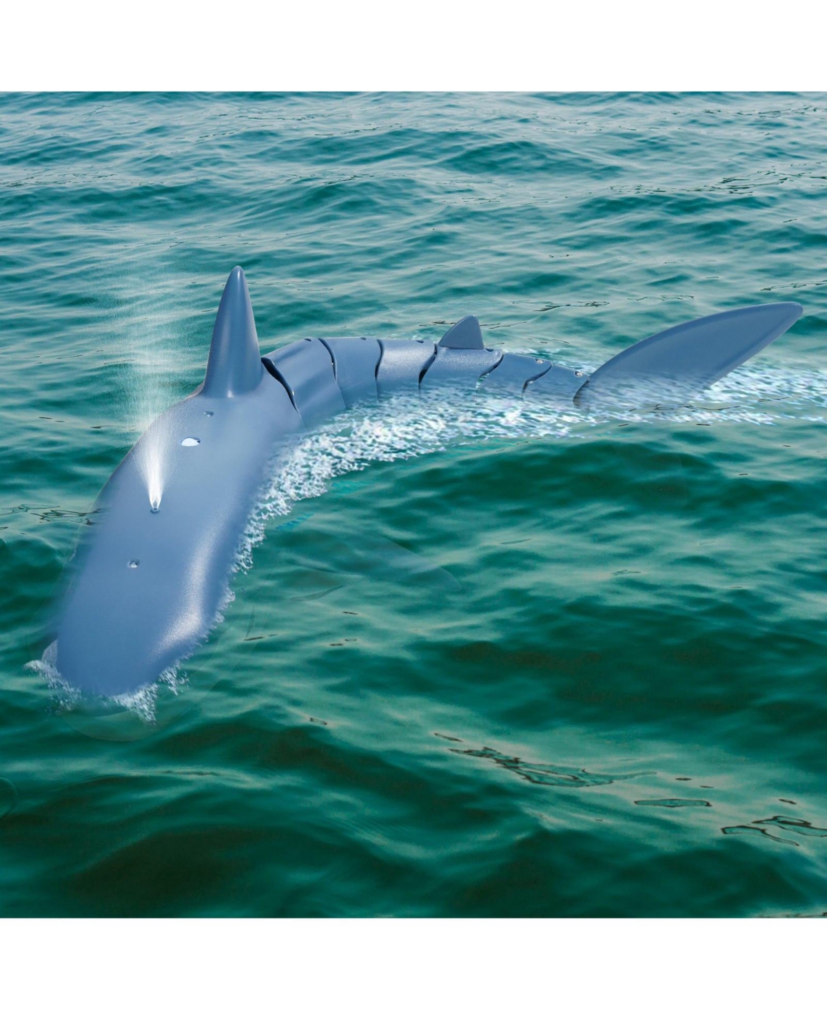 Hongge Remote Control Shark Toy with Lights and Water Spray