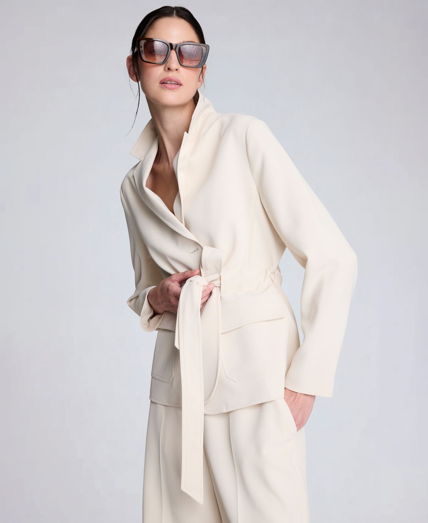 Женская куртка Kenneth Cole Notch Collar Vision Twill Belted, цвет: Устричный — фото 4