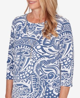 Petite Classic Paisley Swirl Sharkbite Hem Top with Necklace