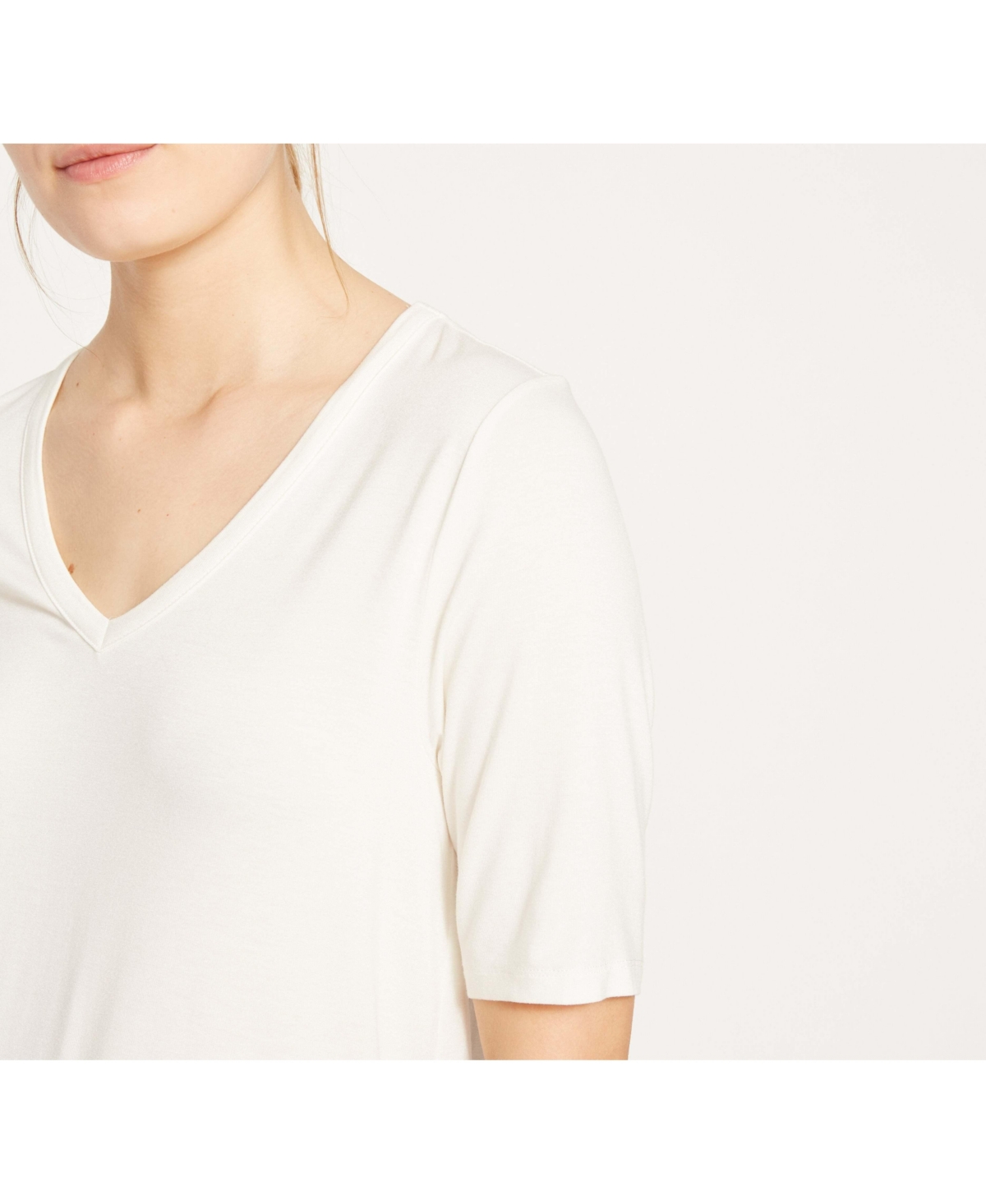 Universal Standard Plus Lily Liquid Jersey V-Neck Stovepipe Tee