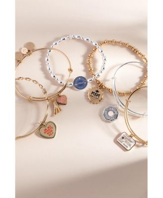 Mom A Title Above Queen Stretch Bracelet