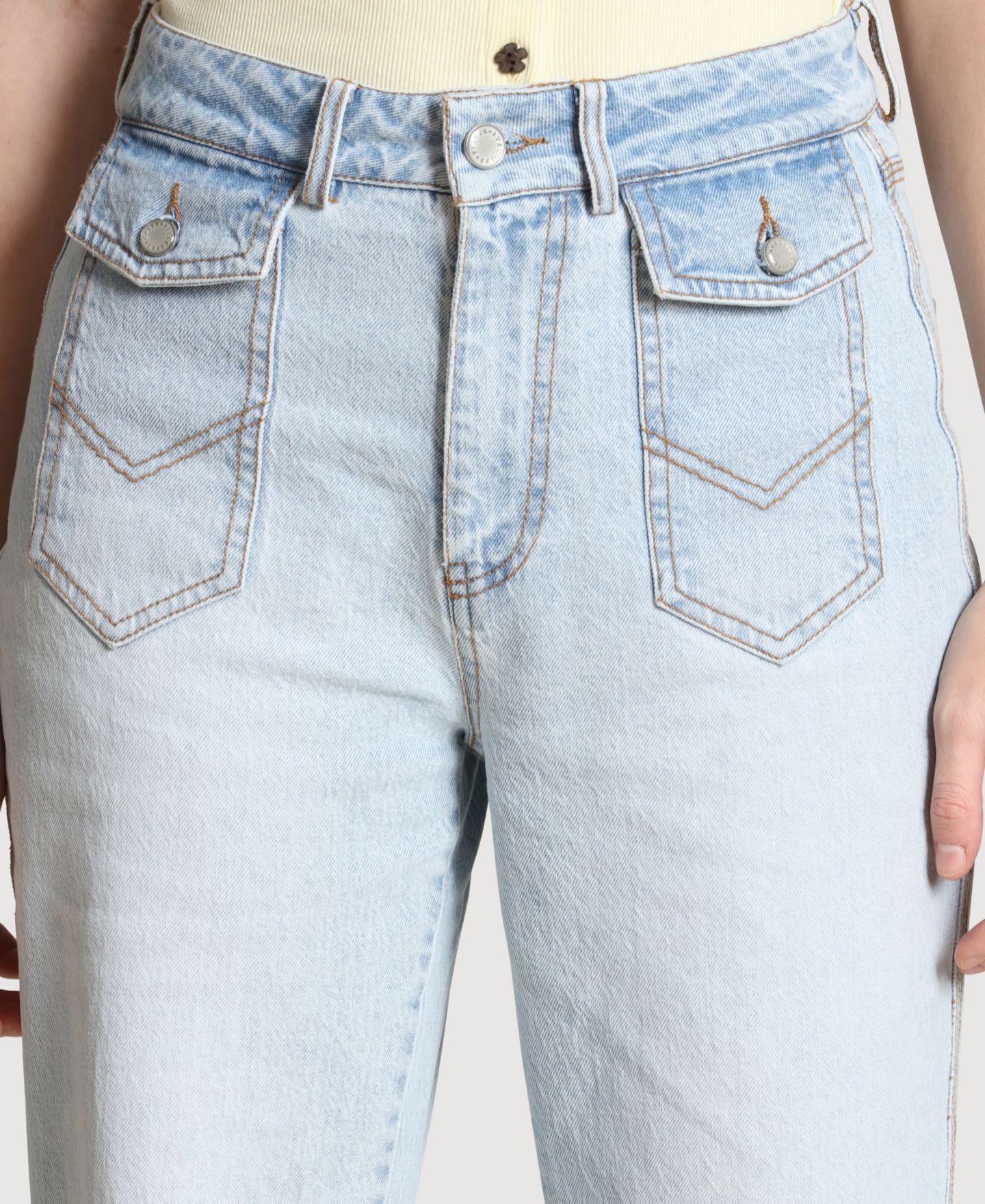 Женские джинсы Avec Les Filles Flare Leg Patch Pocket, цвет: Светлая варка — фото 4