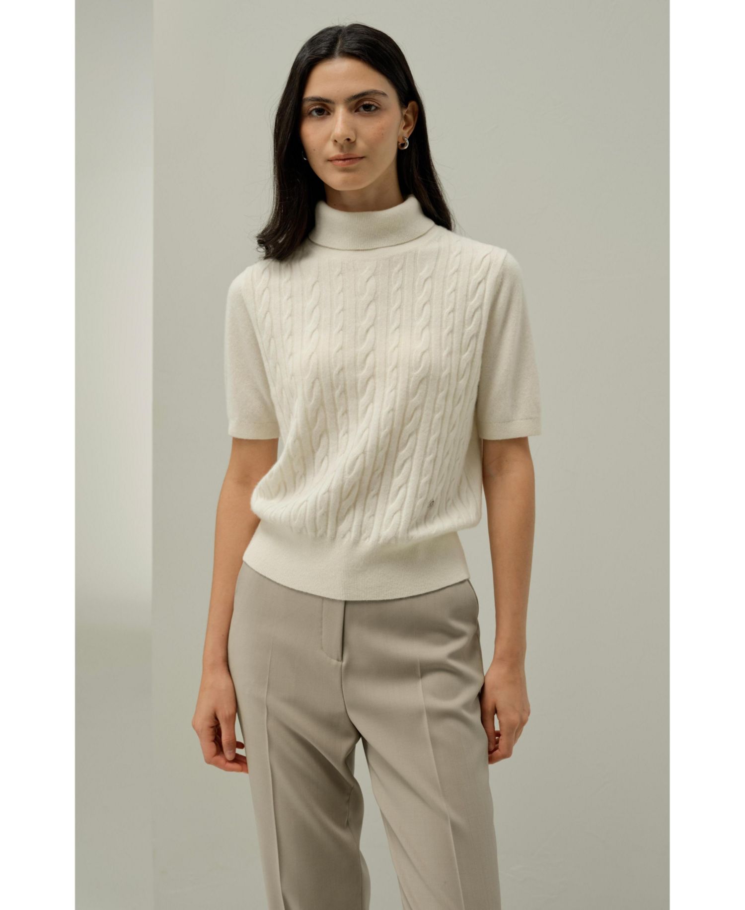 Women's Classic Cable Knit Sweater with Ribbed Edges