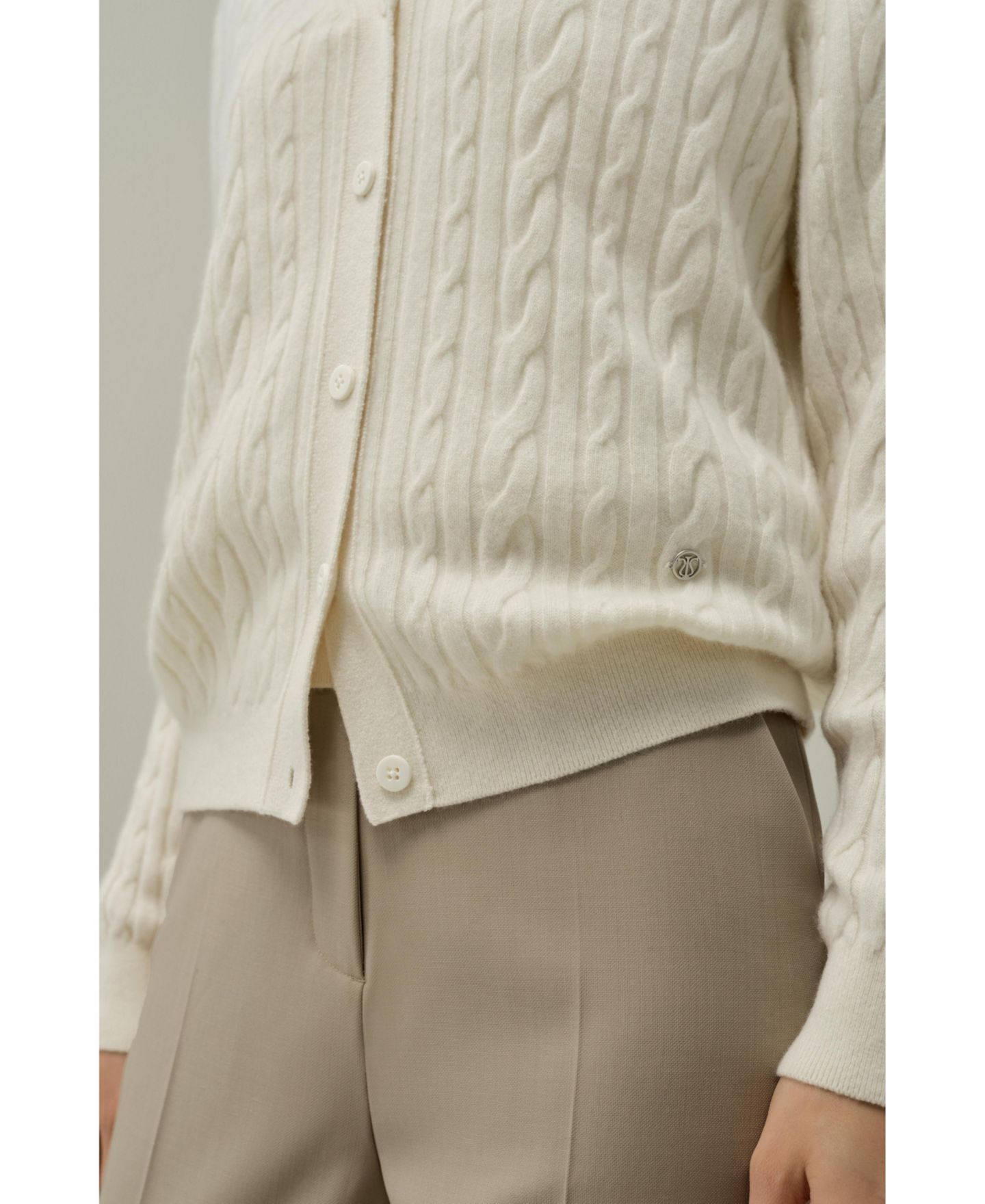 Женский кардиган LILYSILK Cable-Knit Baby Cashmere, цвет: Облачный — фото 5