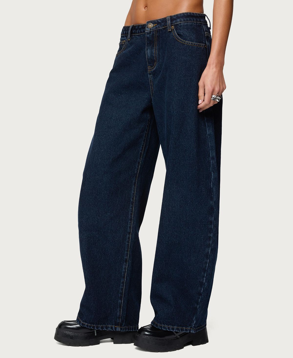 Edikted Women's Jillian Low Rise Oversized Barrel Jeans view 4 — MAYCSS fashion products
