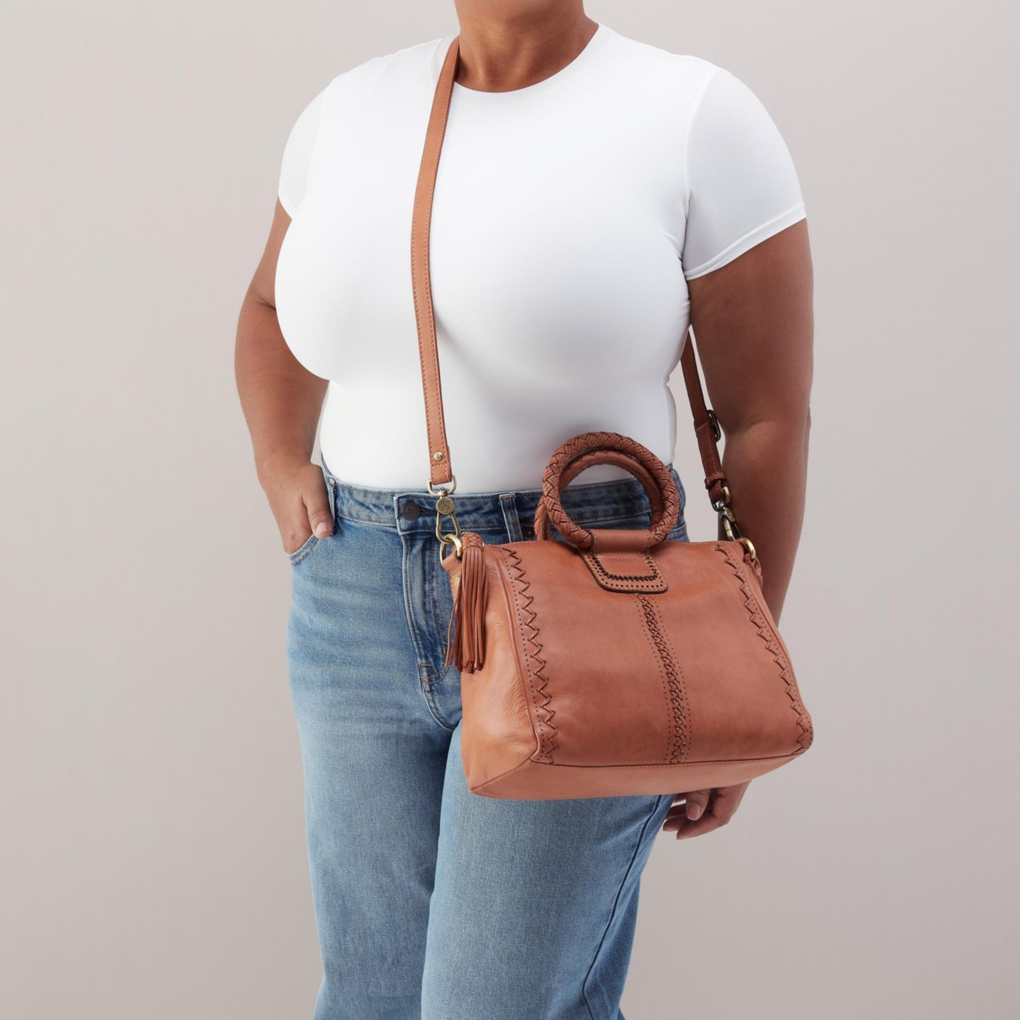 Женская сумка HOBO Sheila Medium Satchel, цвет: Пшеничный — фото 4