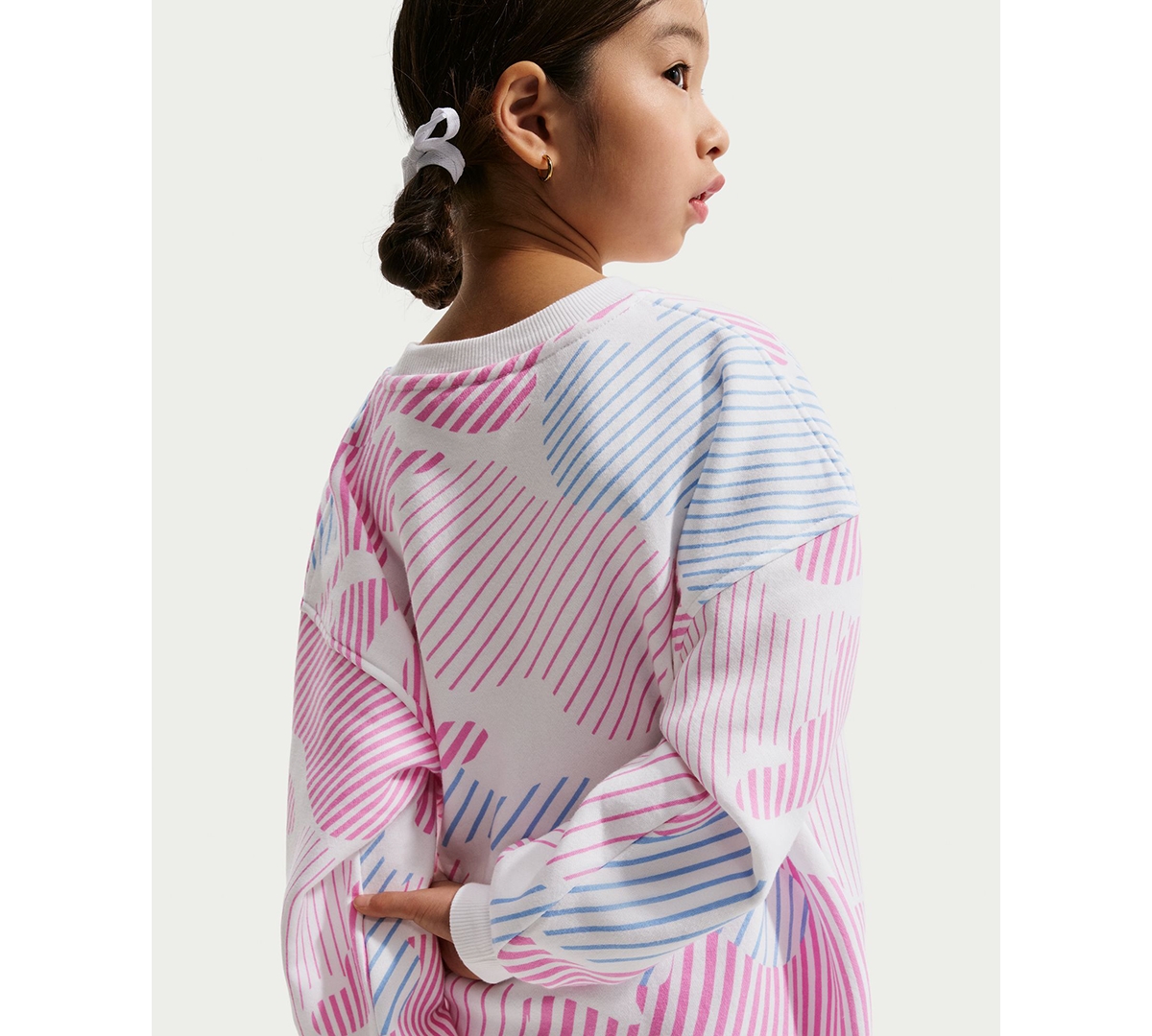 Nike Girls' 7-16 Sportswear Club Boxy Crewneck Sweatshirt