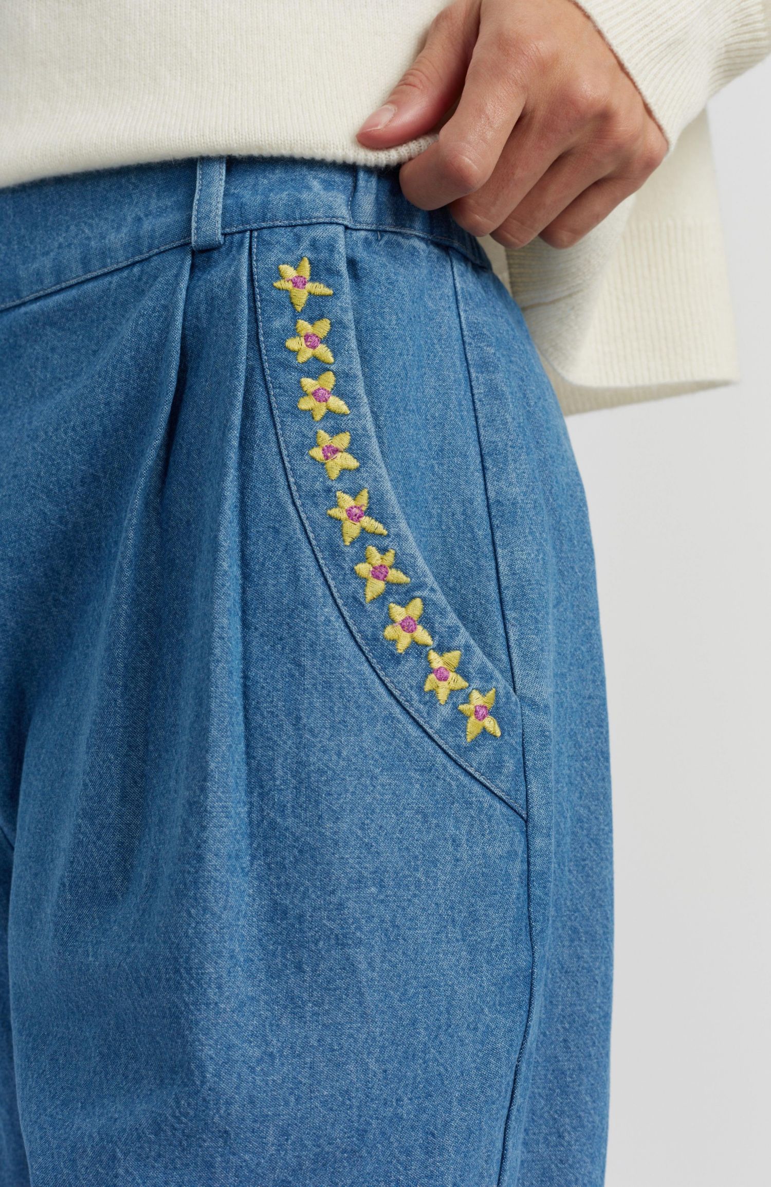 Women's Chinti and Parker Chambray Daisy Pants