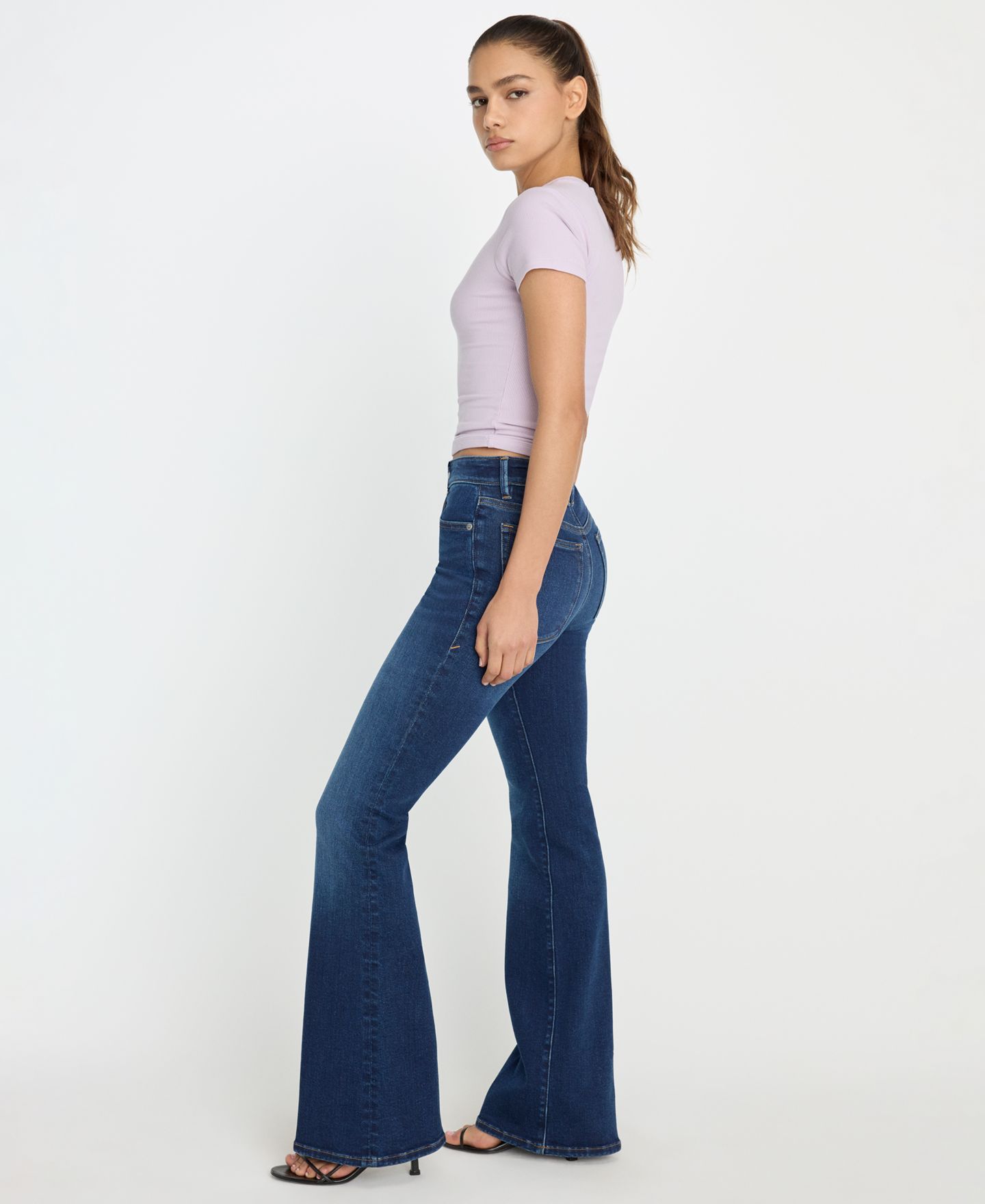 Женские джинсы Good American Compression Good Legs Flare, цвет: Синий — фото 3