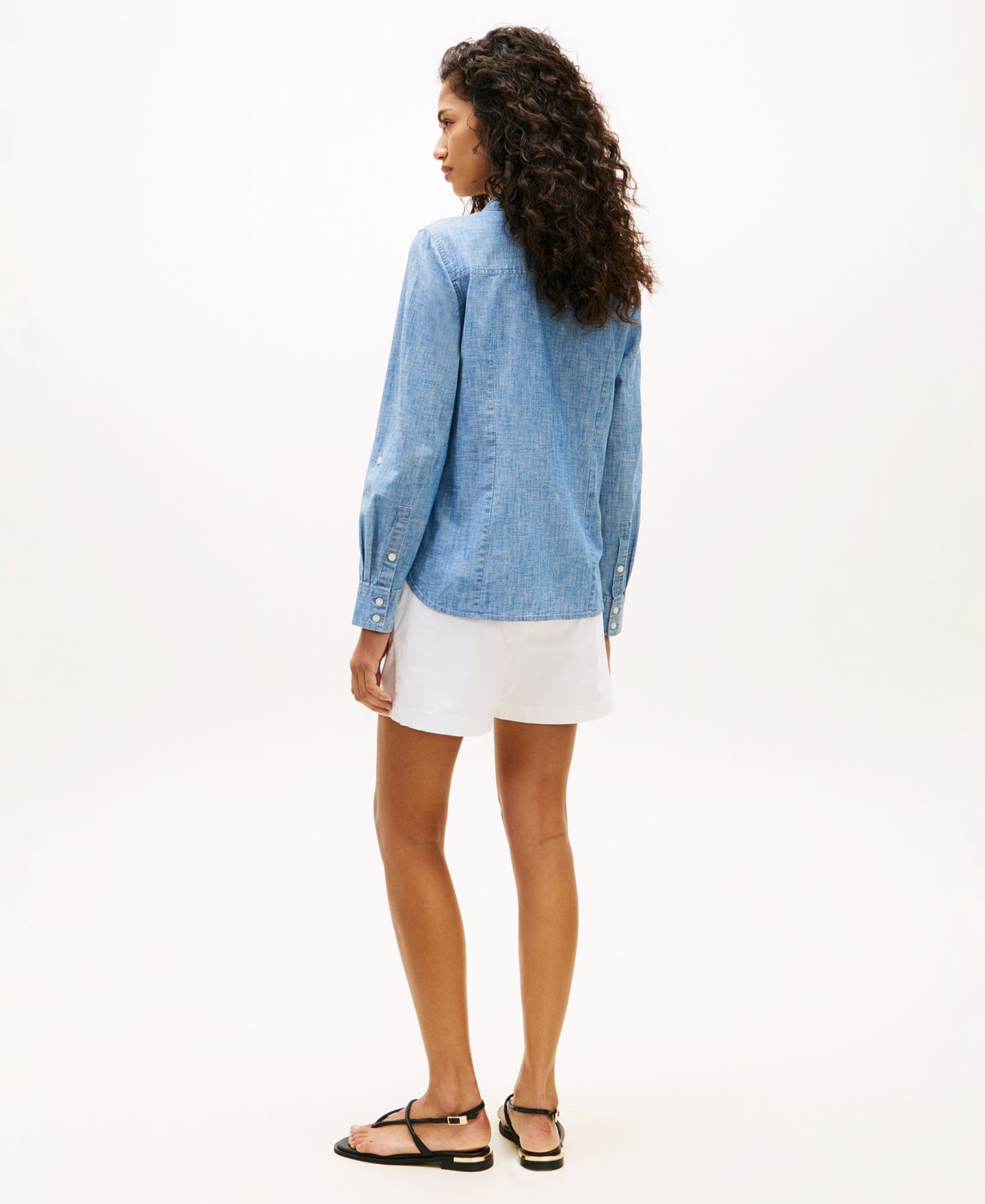 Женская рубашка Tommy Hilfiger Chambray Roll-Tab Long-Sleeve Shirt, цвет: Синий — фото 4