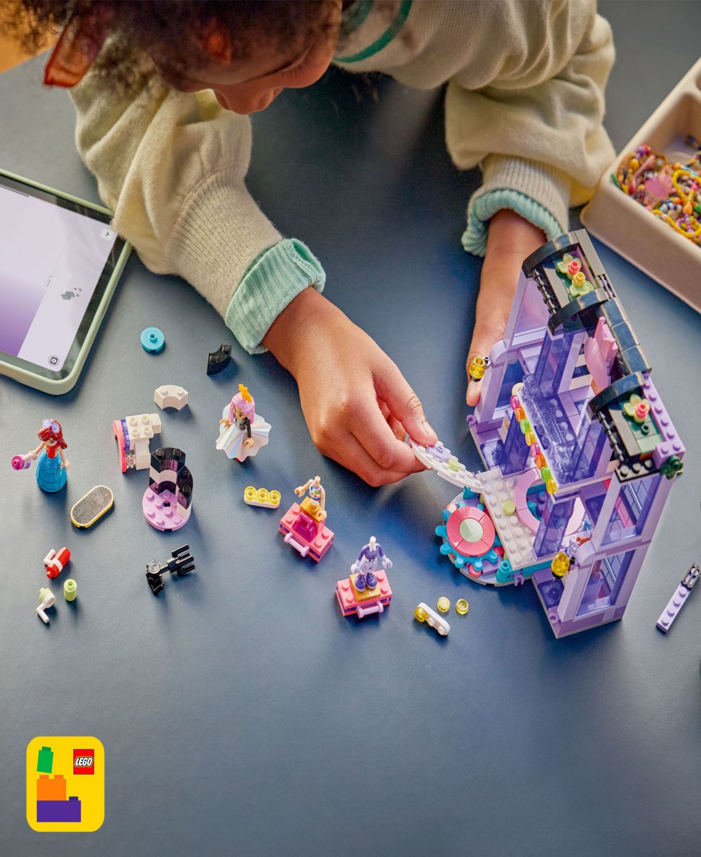Детский конструктор LEGO® Friends Heartlake City Fashion Show Building Kit 42685, 410 Pieces — фото 6
