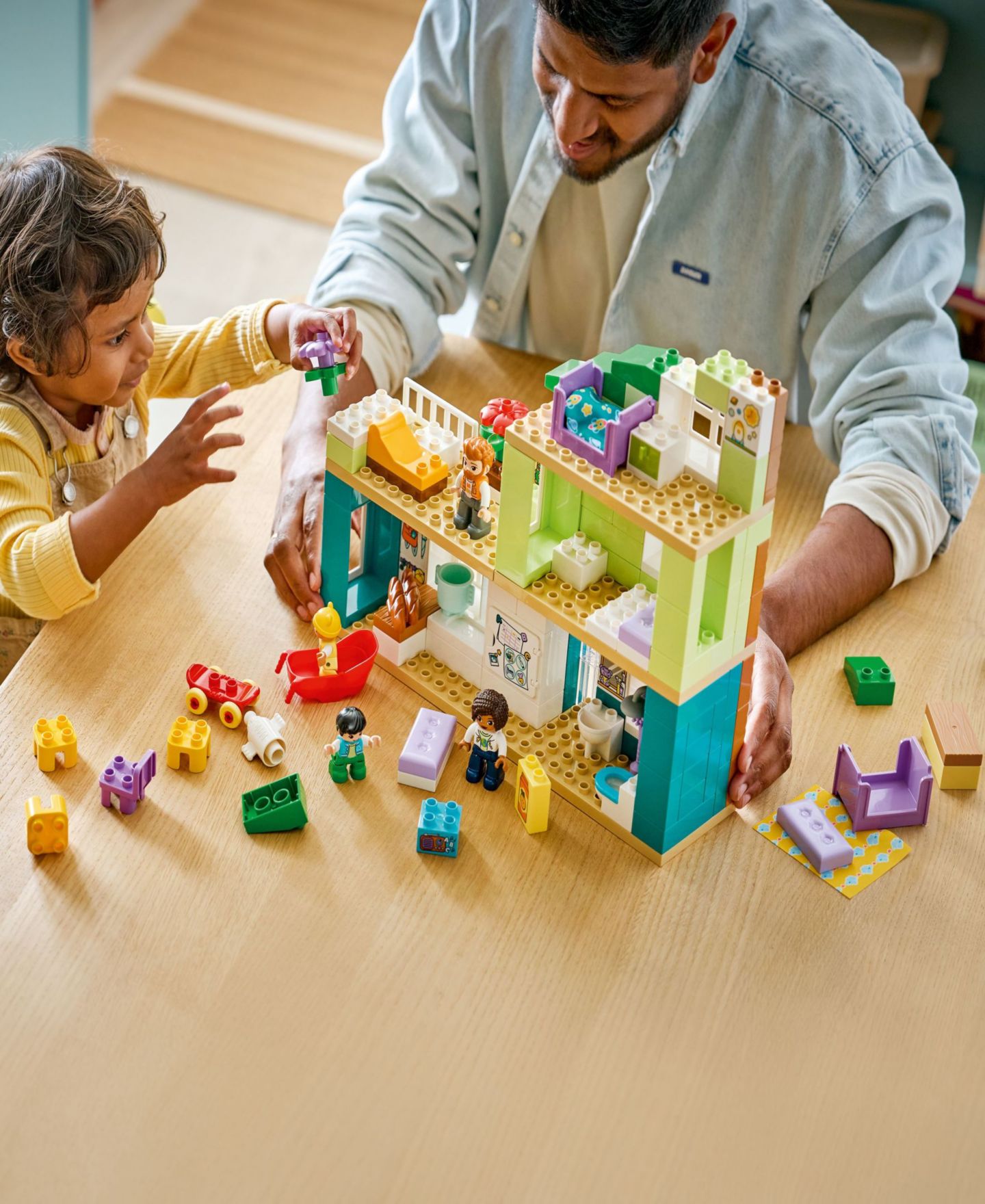 Детский конструктор LEGO® Duplo Town 3 in 1 Modern Family House with Figures Building Kit 10470, 166 Pieces — фото 3