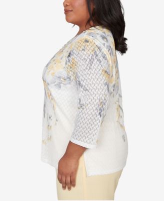 Plus Size Al Fresco Textured Floral Crew Neck Top