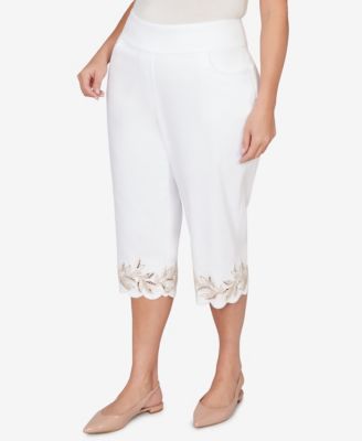 Plus Size Natural Wonder Leaf Cut Out Super Stretch Denim Capri Pants