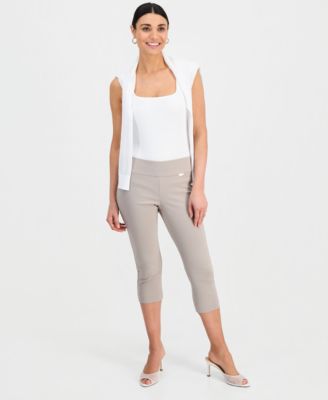Petite Tummy-Control Pull-On Capri Pants