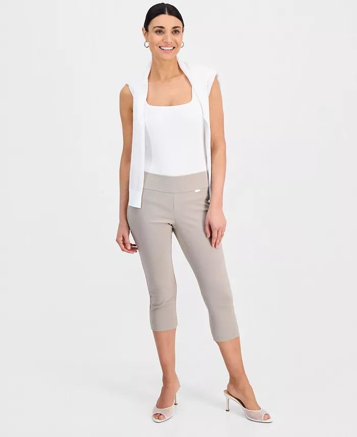 Petite Tummy-Control Pull-On Capri Pants