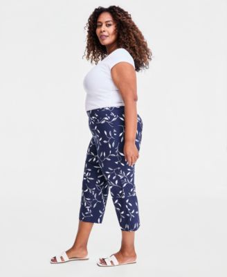 Plus Size Winding Leaves Rivet Capri Pants