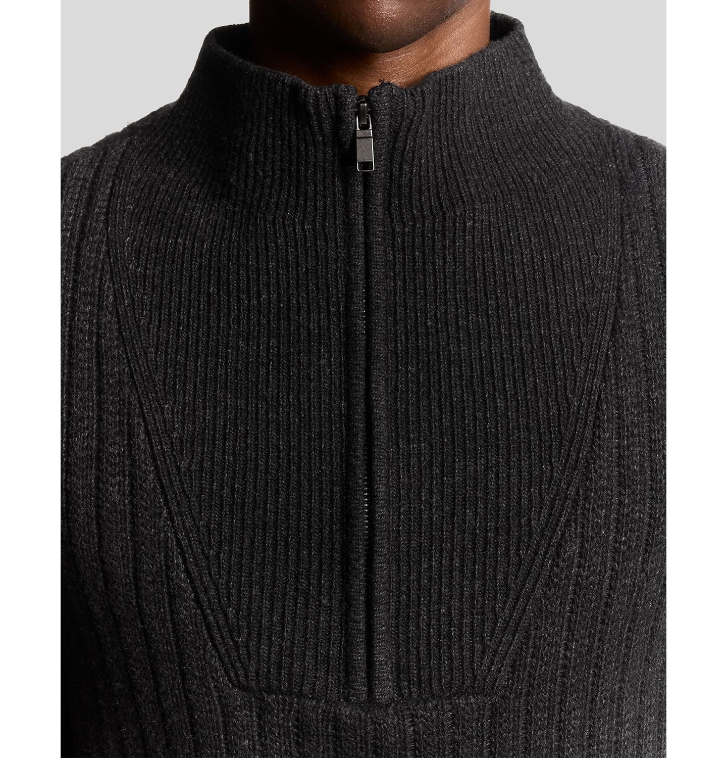 Мужской свитер Lyle & Scott Ribbed Half Zip, цвет: Угольно-чёрный меланжевый — фото 2