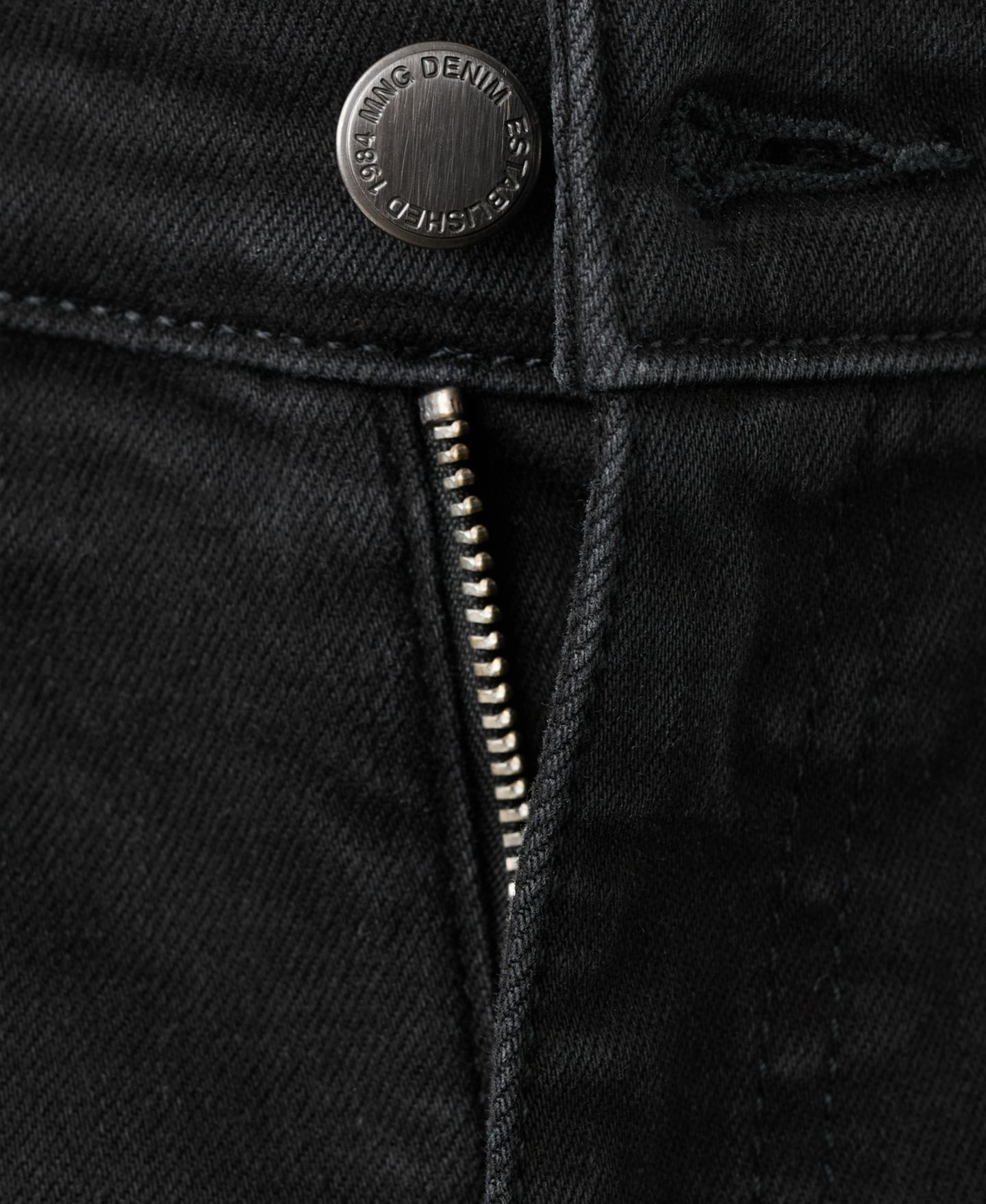 Женские джинсы Mango Mid-Rise Skinny, цвет: Чёрный джинсовый — фото 4