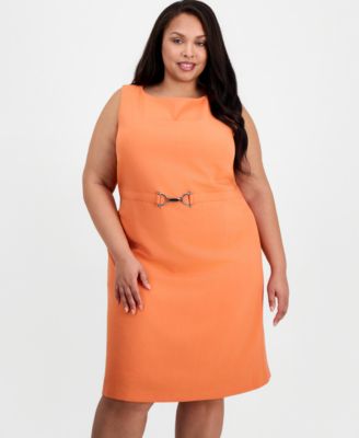 Plus Size Boat-Neck Sleeveless Sheath Crepe Dress