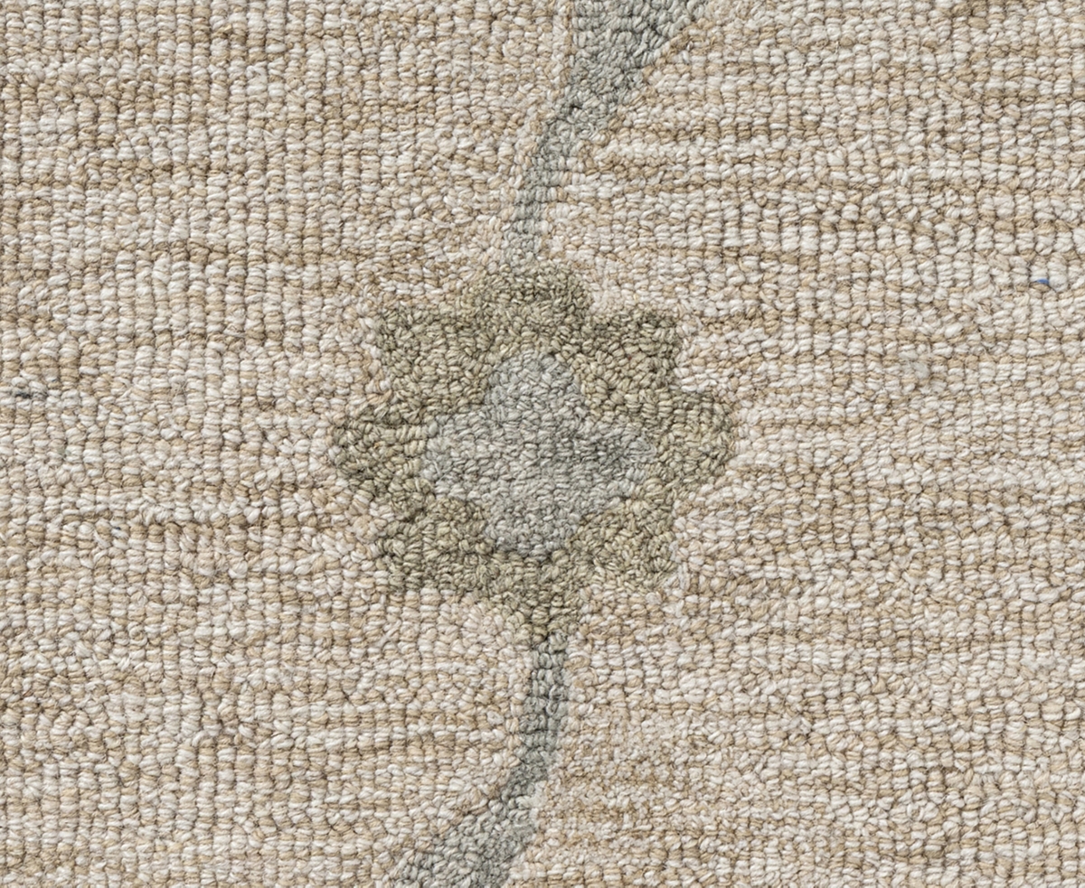 Lr Home Iris Victo-584 5' x 7' Area Rug