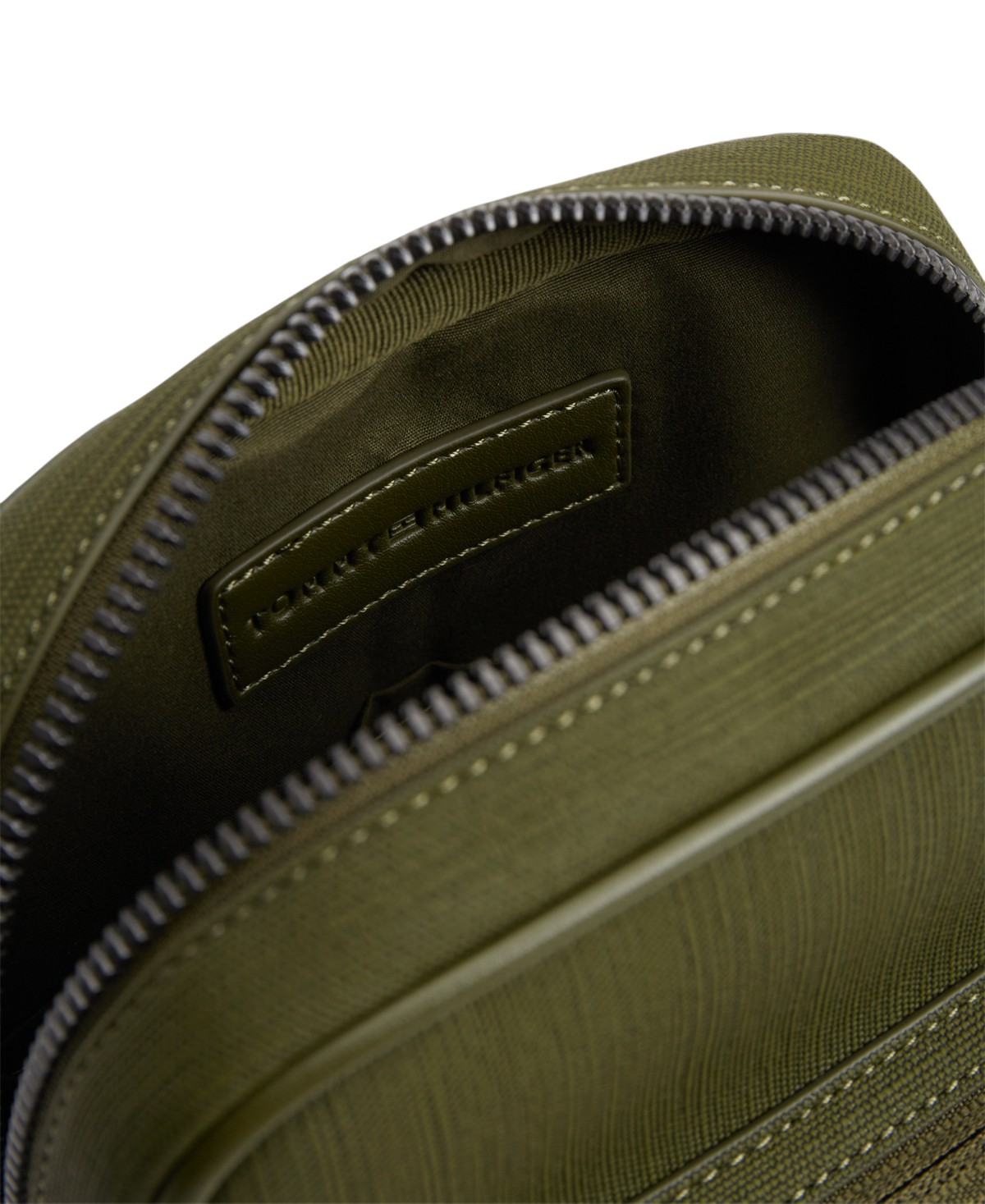 Мужские сумки Tommy Hilfiger Men's Foundation Sling Bag — фото 4