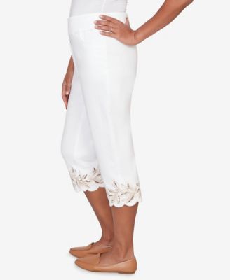 Women's  Natural Wonder Leaf Cut Out Super Stretch Denim Capri Jeans