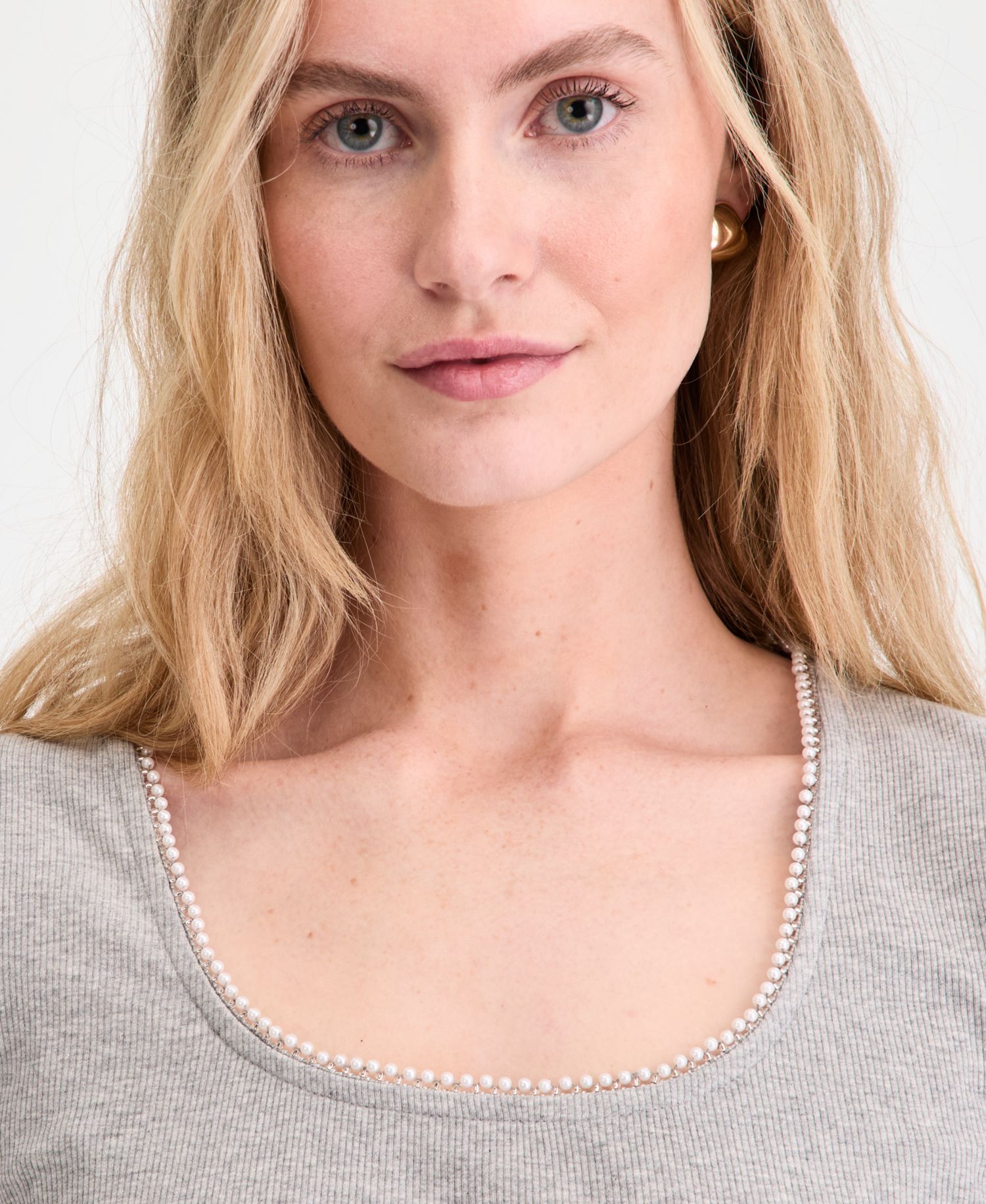 Women's Short Sleeve Pearl Trim Top