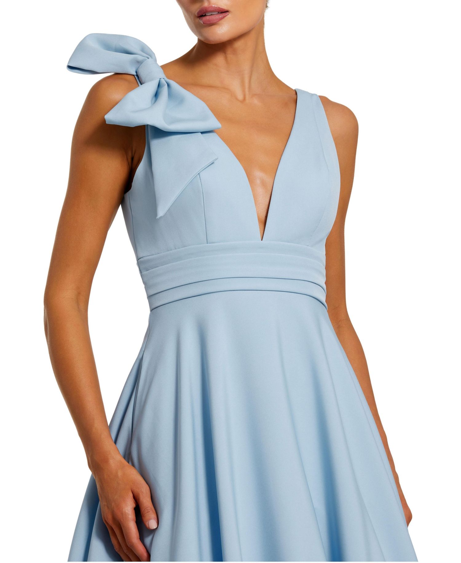 Petite Crepe Sleeveless Plunge Neck Ballgown With Bow