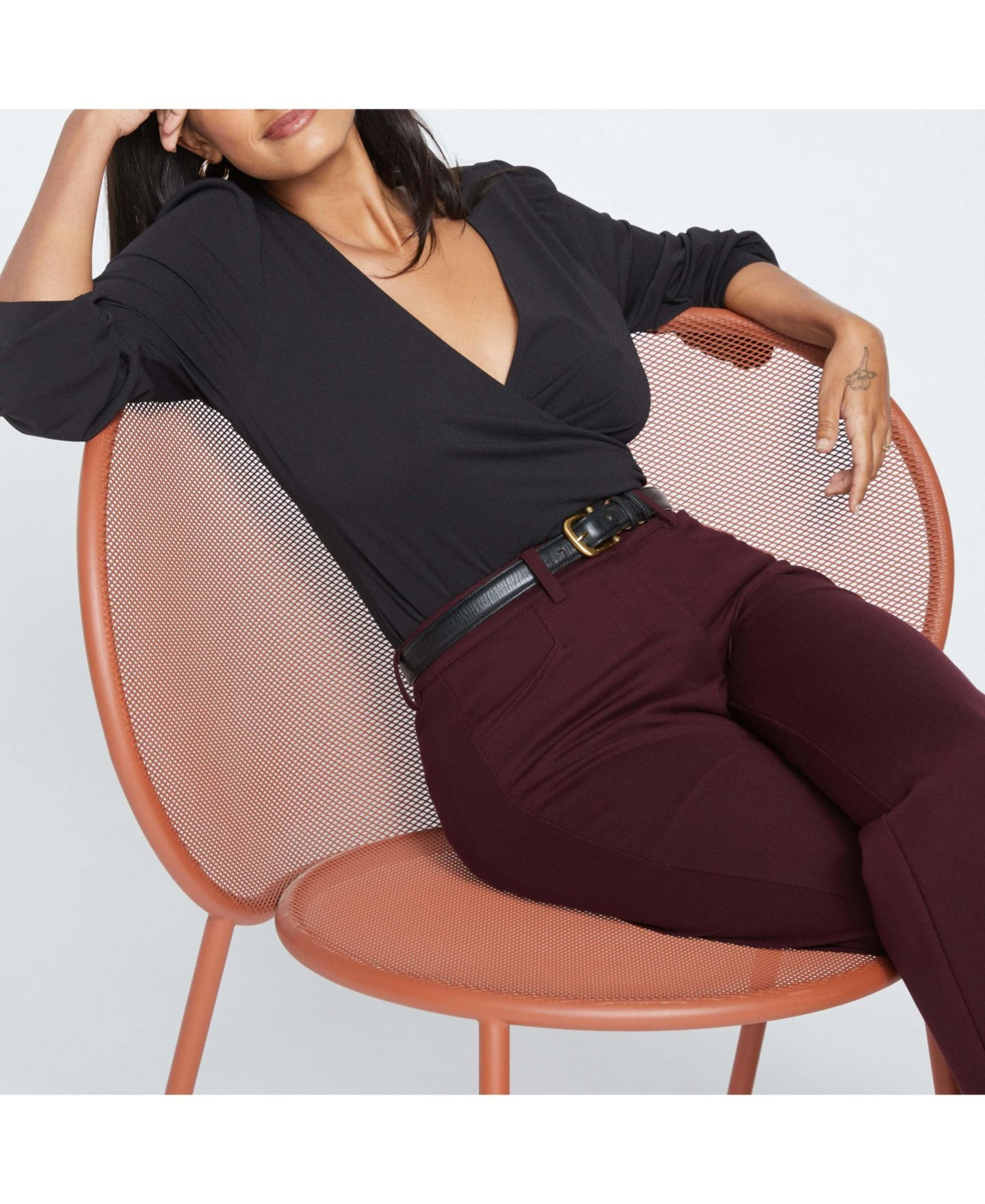 Женские брюки Universal Standard Plus Size Cigarette Ponte, цвет: Чёрный вишнёвый — фото 4