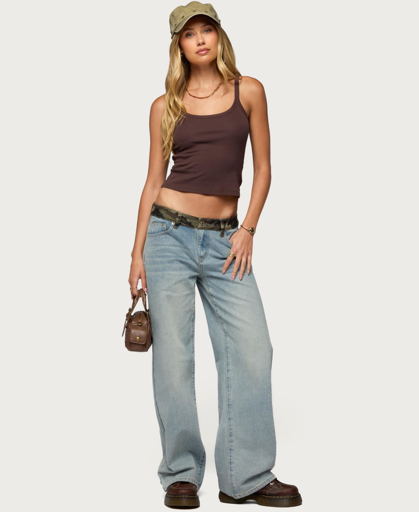 Женские джинсы Edikted Camo Waist Low Rise Baggy, цвет: Светлый синий потёртый — фото 5
