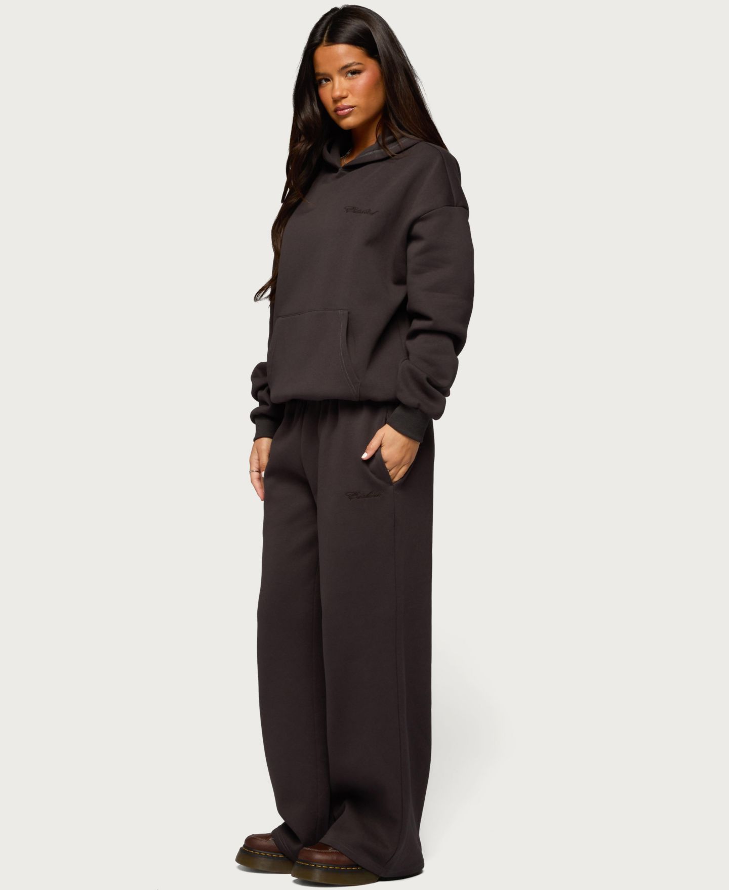 Женские брюки Edikted Basic Girl Wide Leg Sweatpants, цвет: Тёмный серый — фото 3