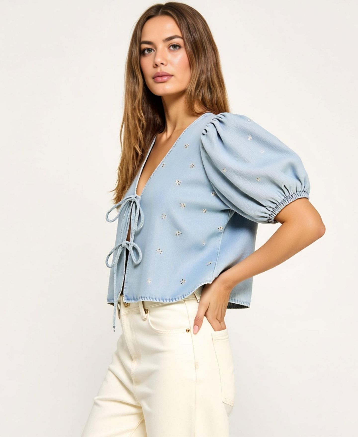 Женский топ Modenaire Embroidered Puff Sleeve V-Neck Tie-Front, цвет: Светлый синий — фото 2