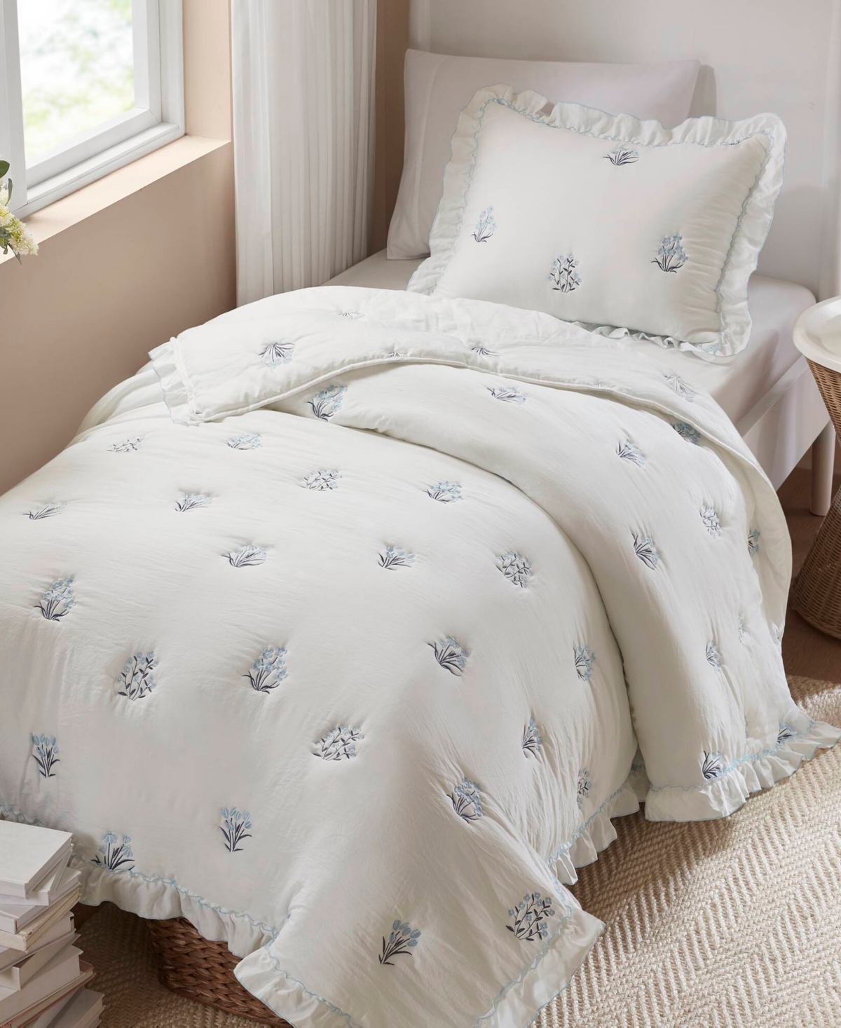 Intelligent Design Aglaia Floral Down Alternative 2-Pc. Quilt Set, Twin/Twin Xl