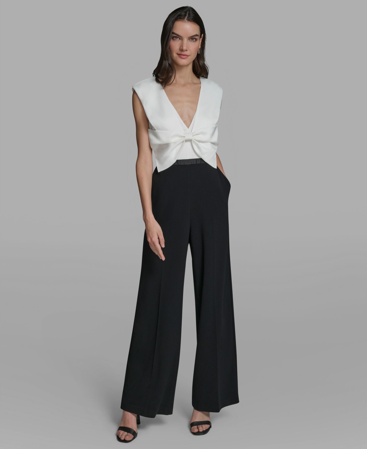 Женский комбинезон KARL LAGERFELD PARIS Sleeveless Mixed Media Bow Bodice Jumpsuit, цвет: Мягкий белый / Чёрный — фото 1