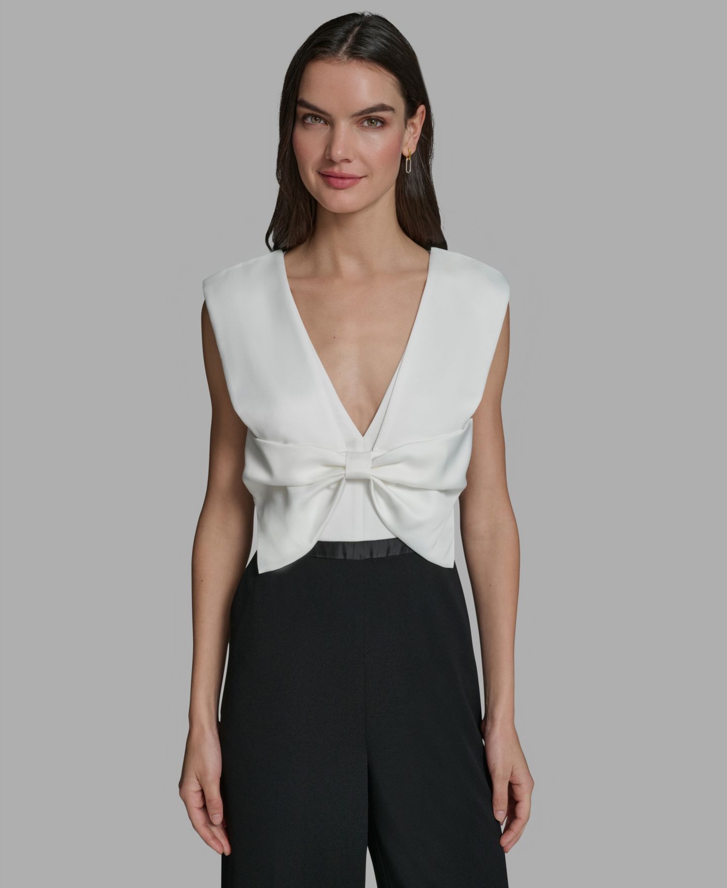 Женский комбинезон KARL LAGERFELD PARIS Sleeveless Mixed Media Bow Bodice Jumpsuit, цвет: Мягкий белый / Чёрный — фото 2
