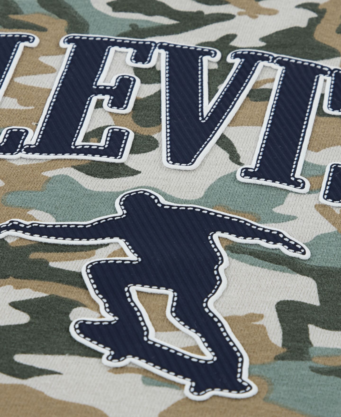 Детский комплект Levi's: футболка с принтом и шорты на резинке, 2T-7, цвет: Оливковый / Рыжевато-коричневый — фото 8