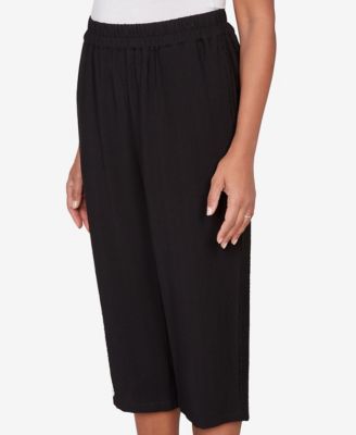 Women's Crowd Pleaser Paisley Embroidered Relaxed Capri Pants