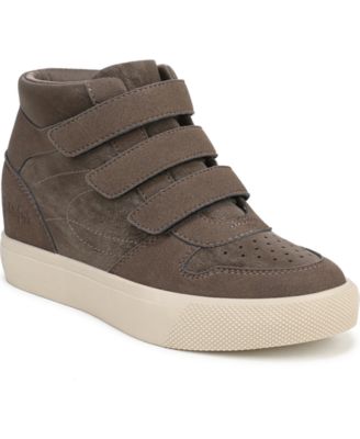 Women's Zest Round Toe Sneakers