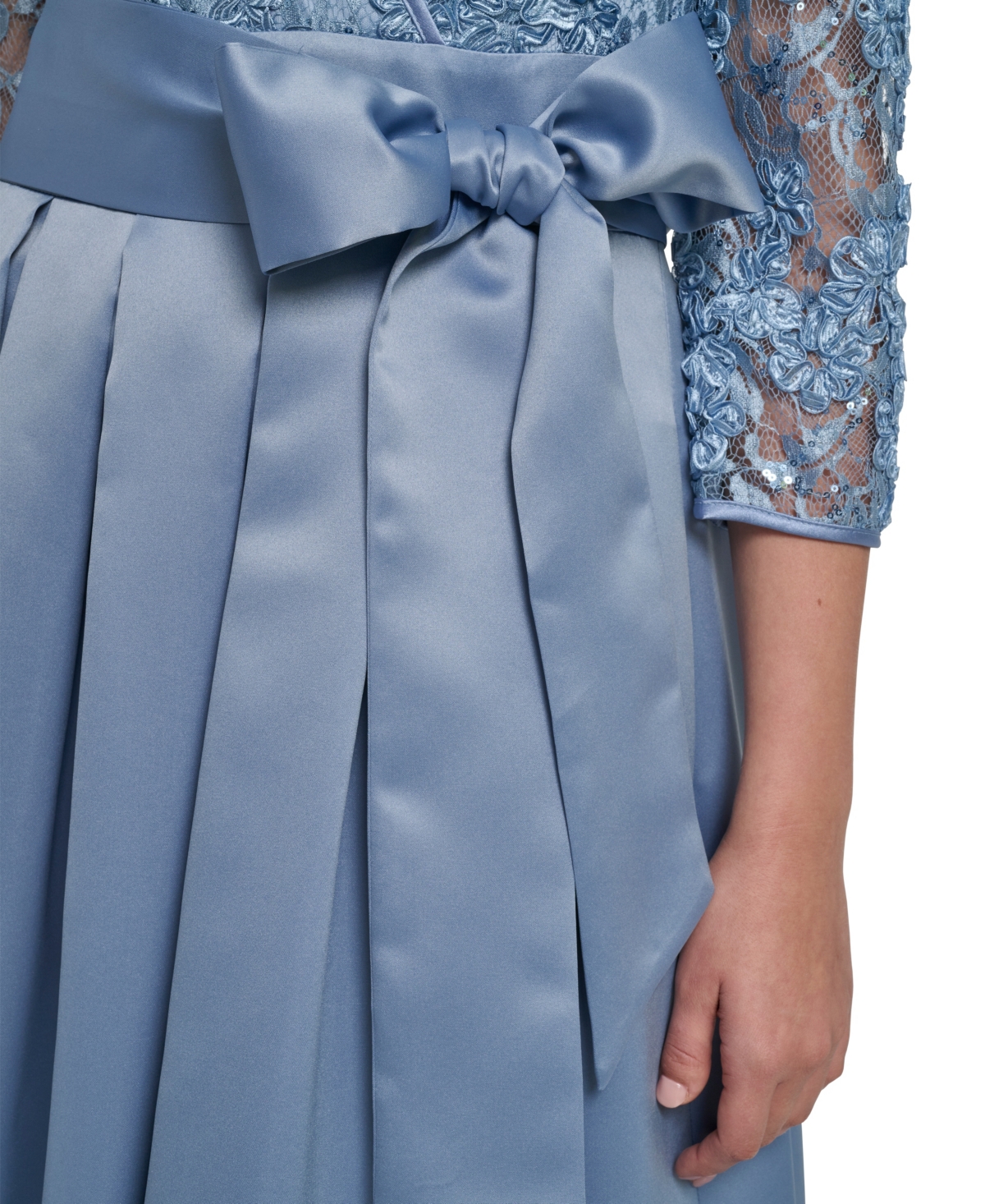 Jessica Howard Women's V-Neck Pleated Skirt Ball Gown