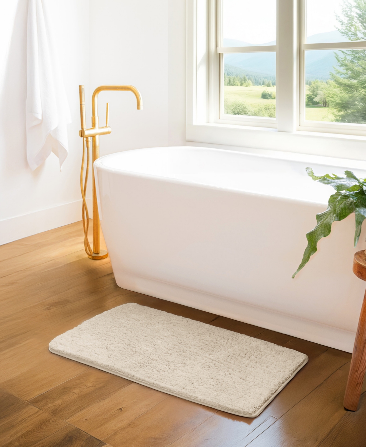 ienjoy Home Plush Absorbent Bath Mat, 34" x 21"