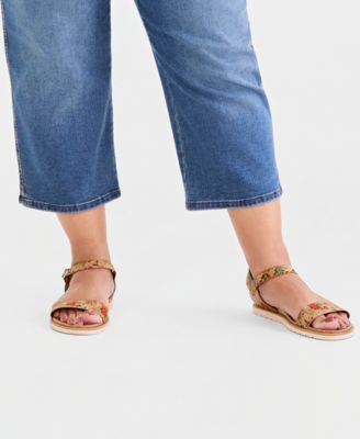 Plus Size High-Rise Shaping Capri Jeans