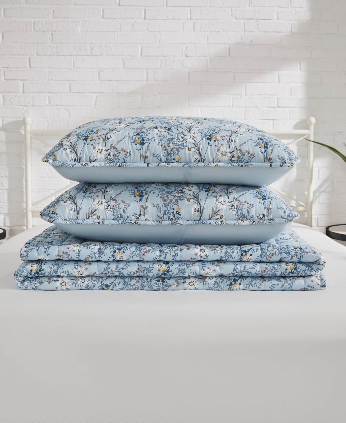 Lucky Brand Soft Floral Reversible Design 3-Pc Quilt Set